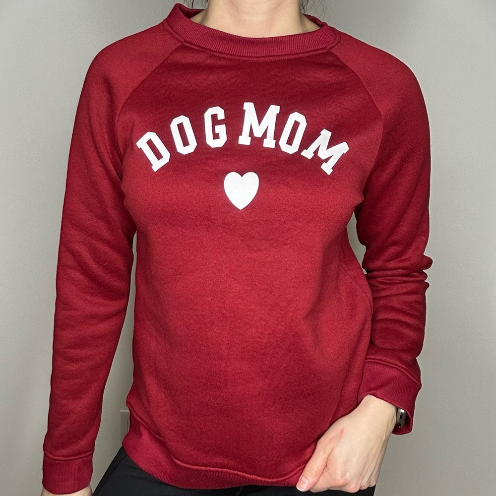 Dog Mom Red Long sleeve Sweatshirt M